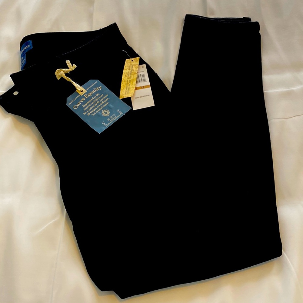 Democracy Black Jeans w/elastic waist band. New Size 12.